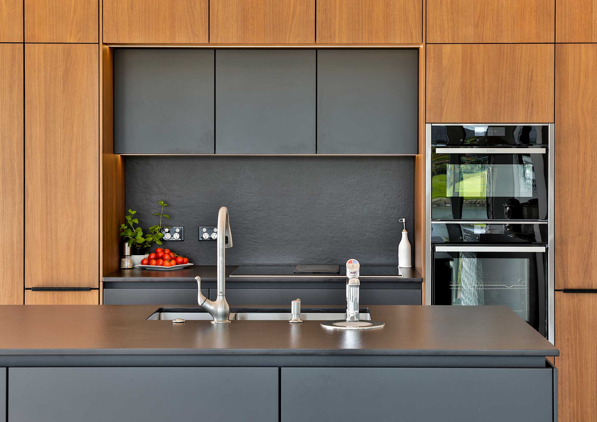 Lara Farmilo Design - Waterway Glow - Whitianga Kitchen