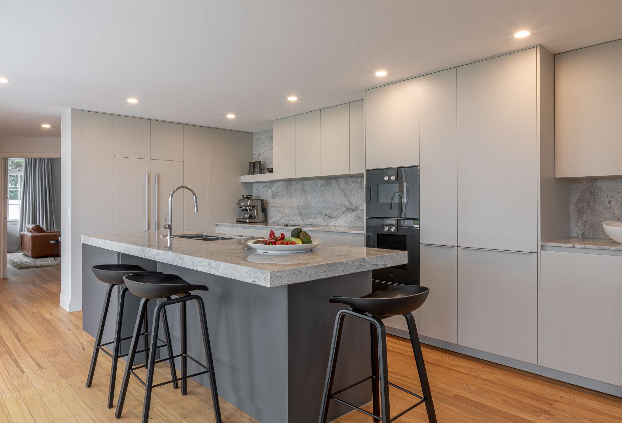 Lara Farmilo Design - Warm & Lifestyle-Oriented